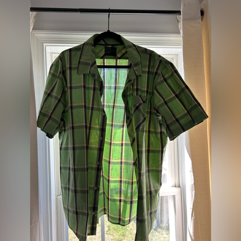 Short sleeve button up